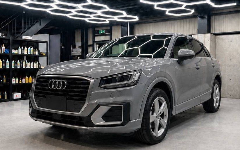 ガードグレイズ施工後の2018年式グレーのAudi Q2